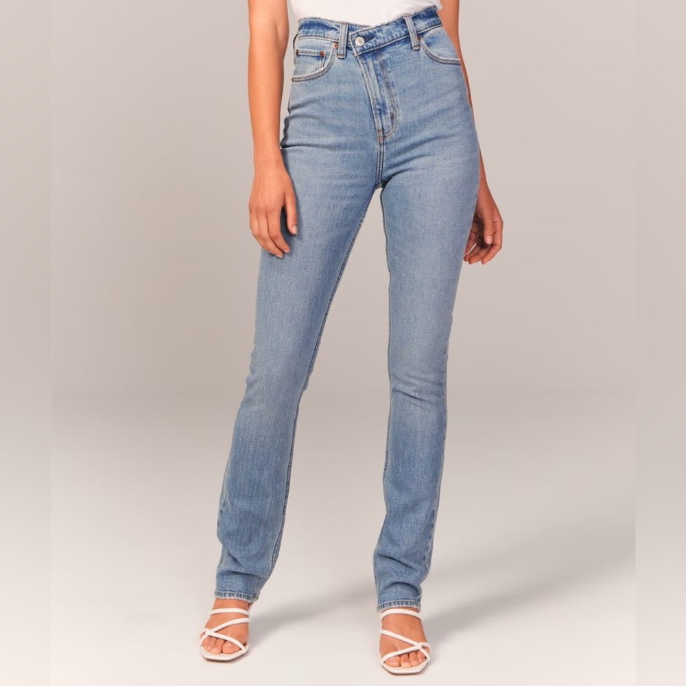 Abercrombie Ultra High Rise 90s Slim Straight Jean size 27L